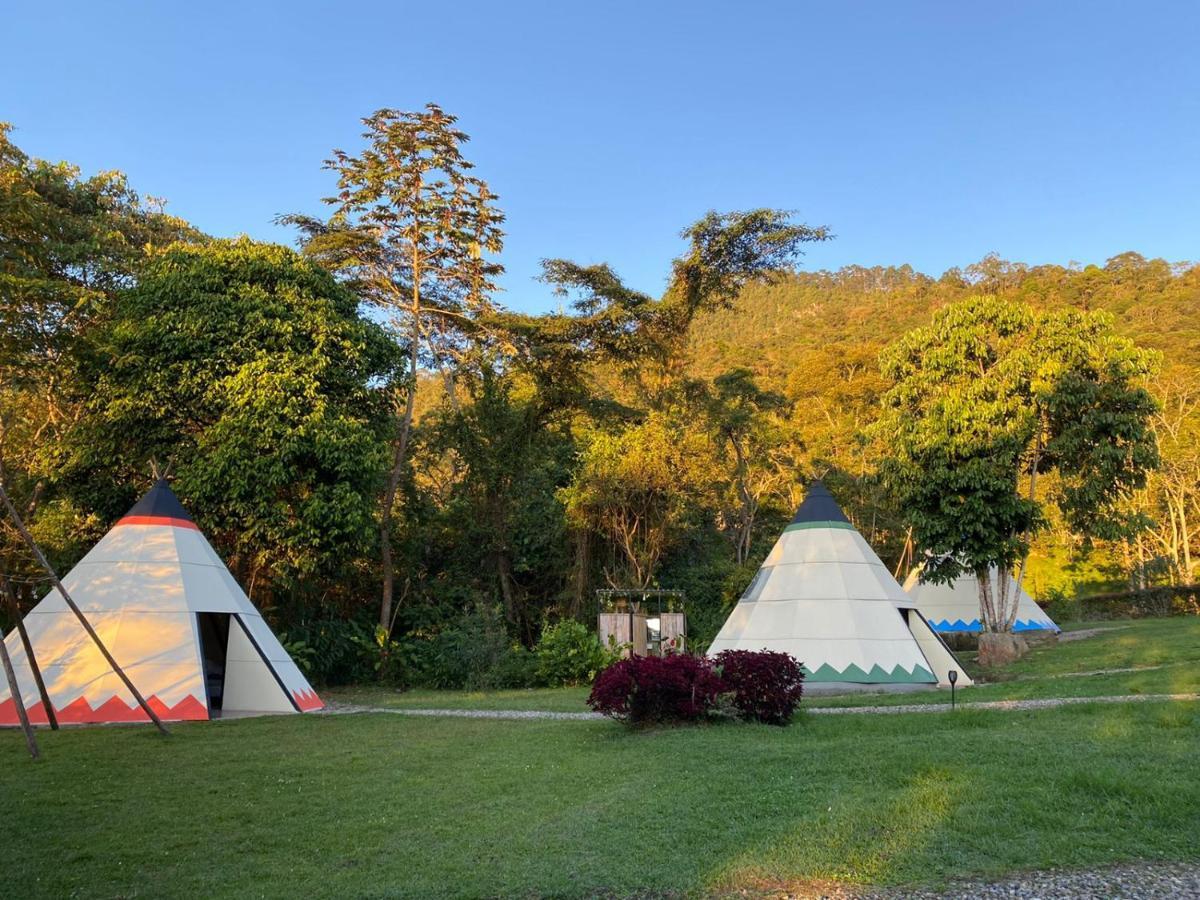 Bosque De Aventura & Glamping Refugio Del Bosque Hotel Ла Меса Екстериор снимка