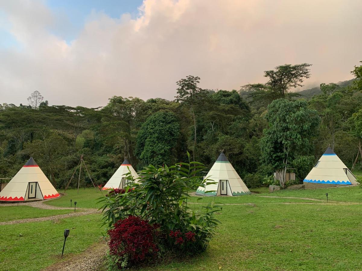 Bosque De Aventura & Glamping Refugio Del Bosque Hotel Ла Меса Екстериор снимка