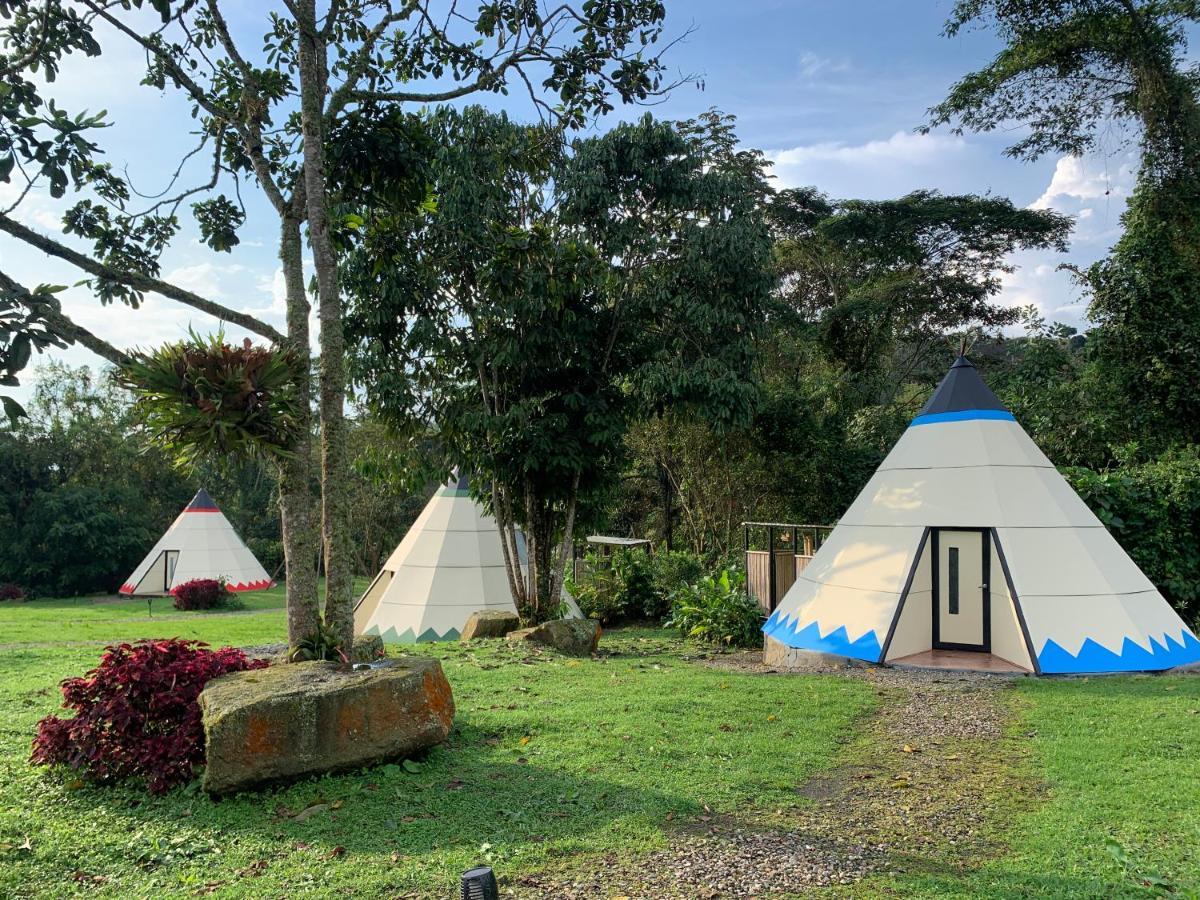 Bosque De Aventura & Glamping Refugio Del Bosque Hotel Ла Меса Екстериор снимка