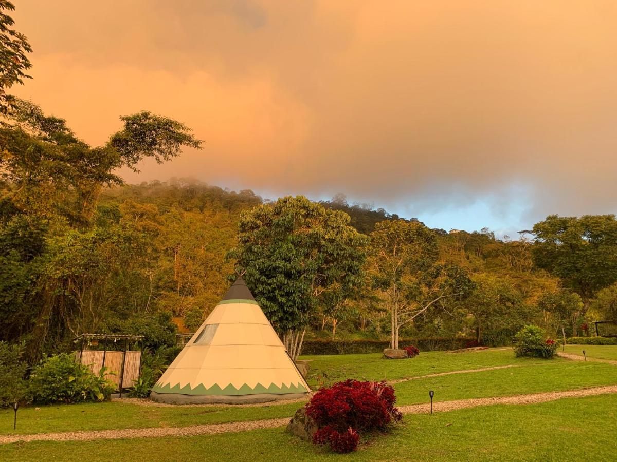 Bosque De Aventura & Glamping Refugio Del Bosque Hotel Ла Меса Екстериор снимка