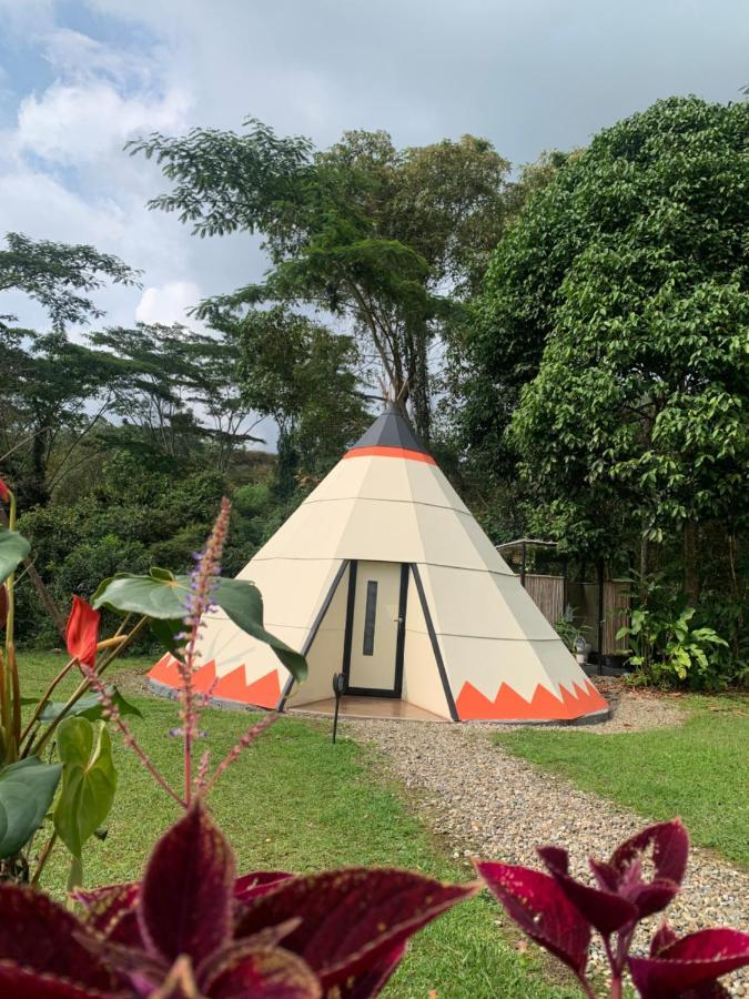 Bosque De Aventura & Glamping Refugio Del Bosque Hotel Ла Меса Екстериор снимка