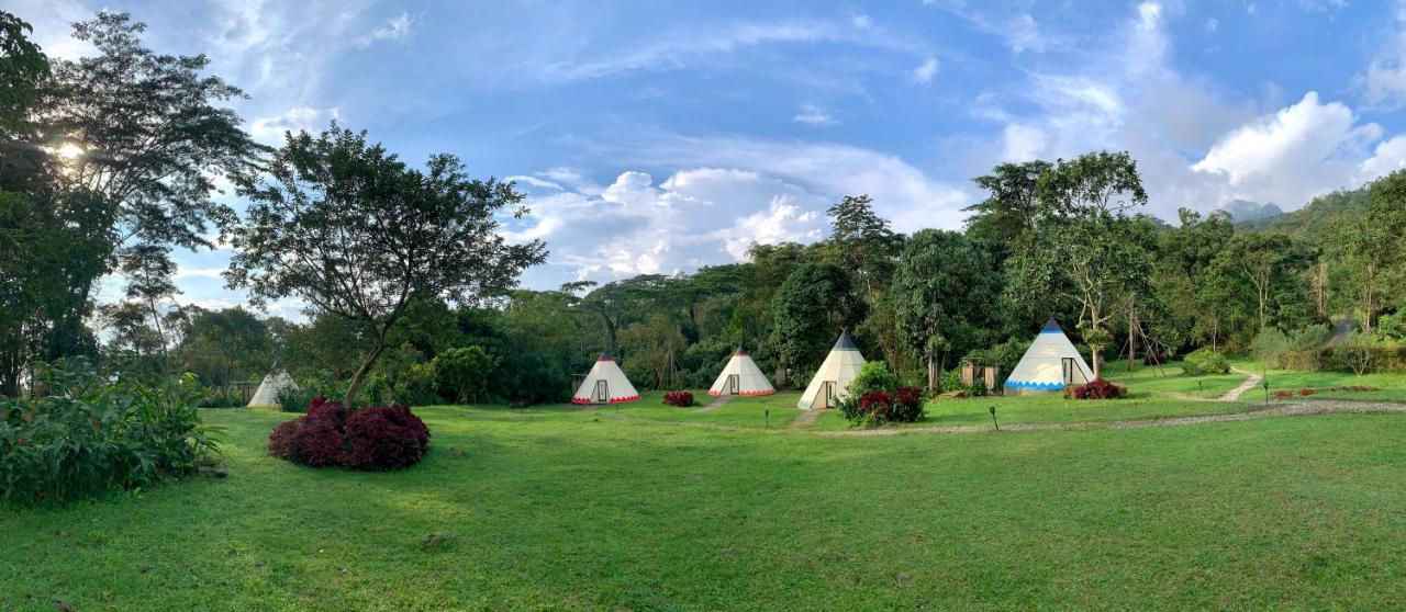 Bosque De Aventura & Glamping Refugio Del Bosque Hotel Ла Меса Екстериор снимка