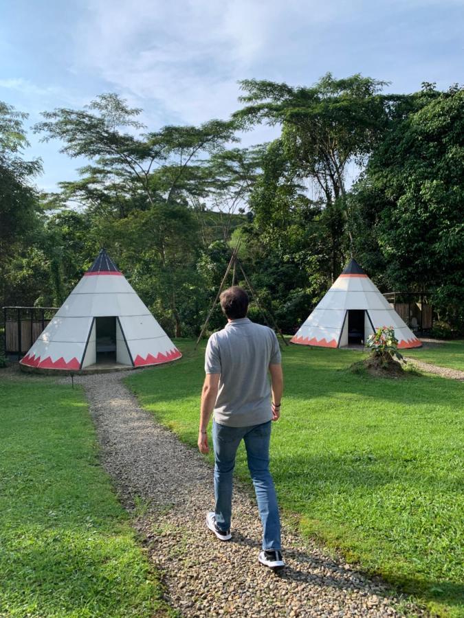 Bosque De Aventura & Glamping Refugio Del Bosque Hotel Ла Меса Екстериор снимка