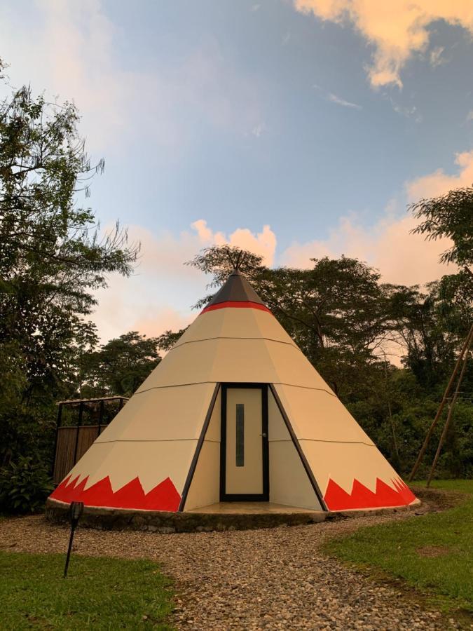 Bosque De Aventura & Glamping Refugio Del Bosque Hotel Ла Меса Екстериор снимка