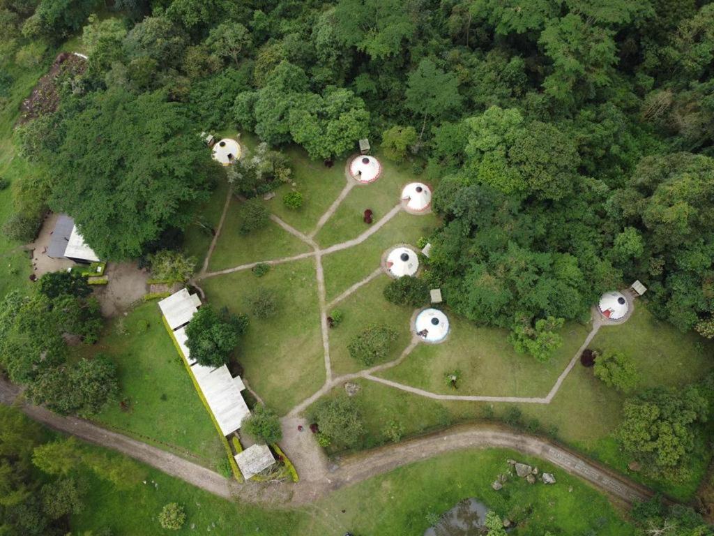 Bosque De Aventura & Glamping Refugio Del Bosque Hotel Ла Меса Екстериор снимка